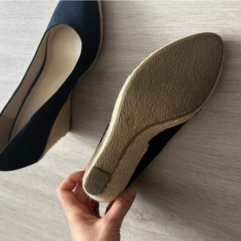 shoes - Picture 3 of 5